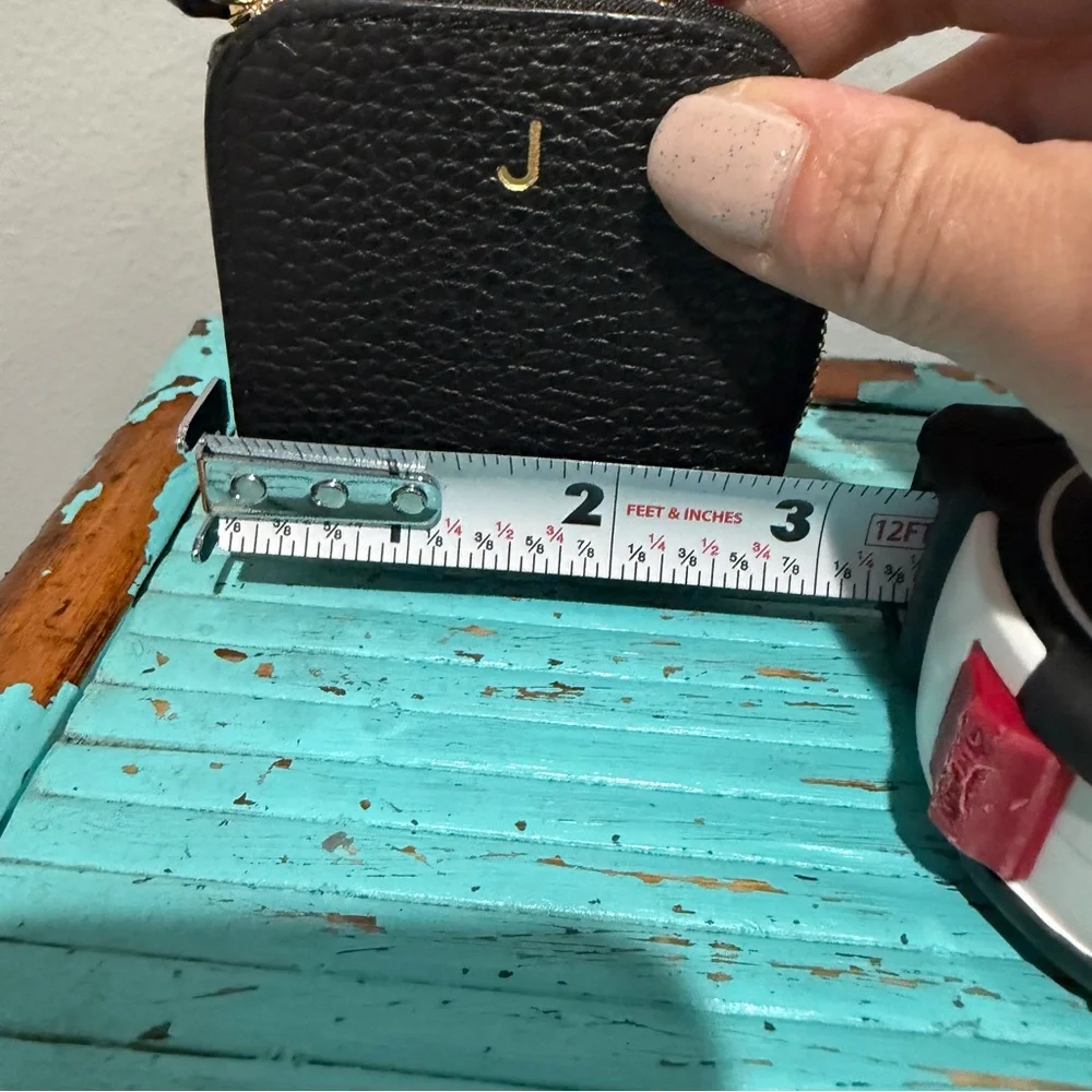 Cuyana Airpod Case Black Pebbled Leather Monogrammed J - Picture 11 of 11